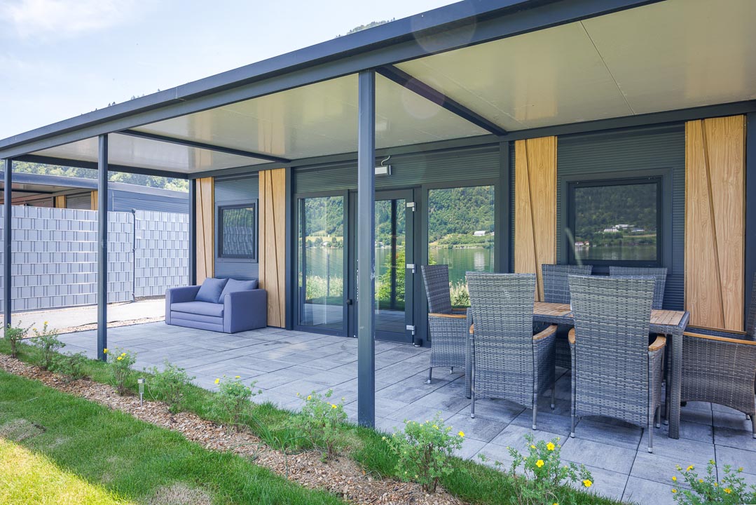 Mobilheim mit Terrasse am See